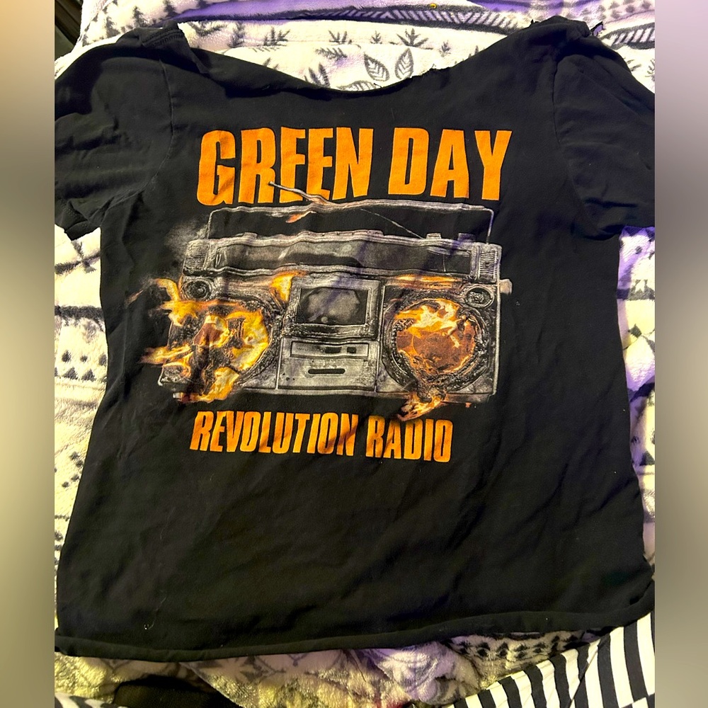 Green Day Revolution Radio T shirt - off the shoulder